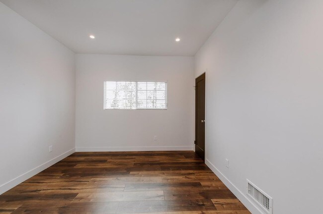 Downstairs bedroom 3 - 5257 S San Vicente Blvd