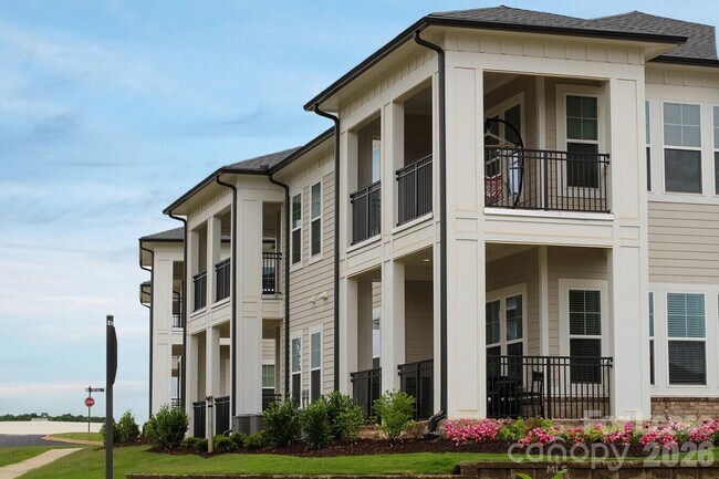 Building Photo - 1241 Columbia Cir