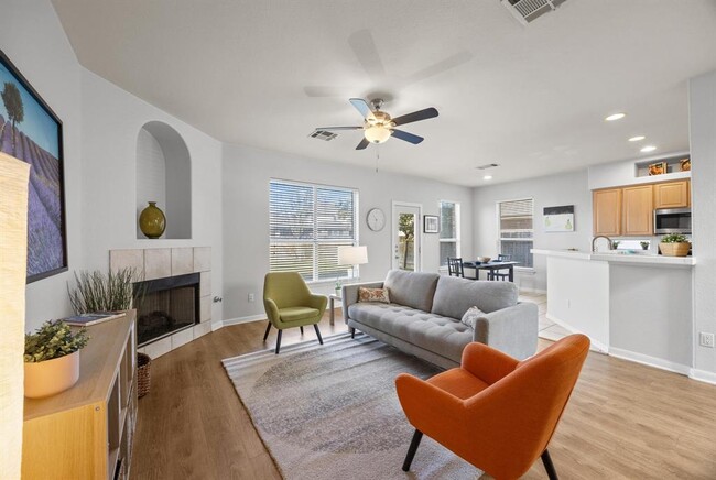 Building Photo - 2109 Zoa Dr