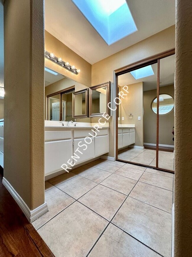Building Photo - 25823 Dickens Ct