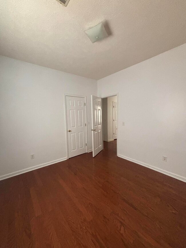 Building Photo - 181 Shelby Dr