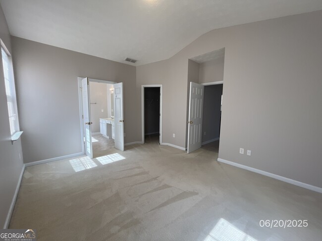 Building Photo - 1419 Wilshire Way