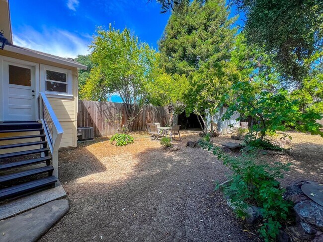 Building Photo - Charming Downtown Napa Cottage with Large Fenced Yard & Ample Parking