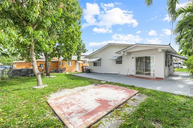 Building Photo - 85 W 24th St