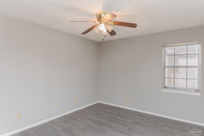 Building Photo - 5405 E Shore Dr