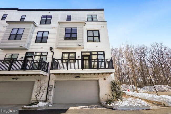 Building Photo - 11300 Emerald Park Rd