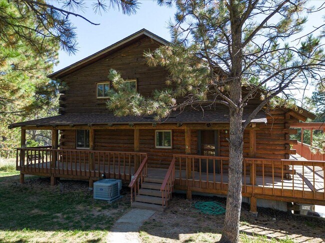 Building Photo - 6200 Pine Hollow Dr
