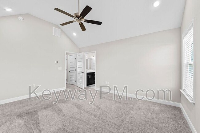 Building Photo - 3125 Venetian Dr