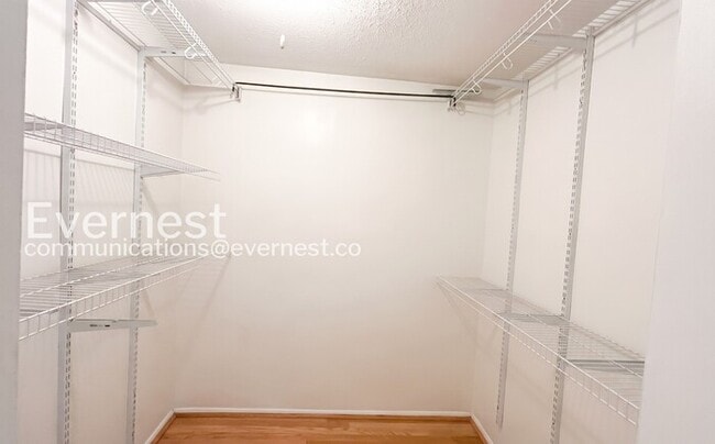 Building Photo - 3284 Wyndale Ct