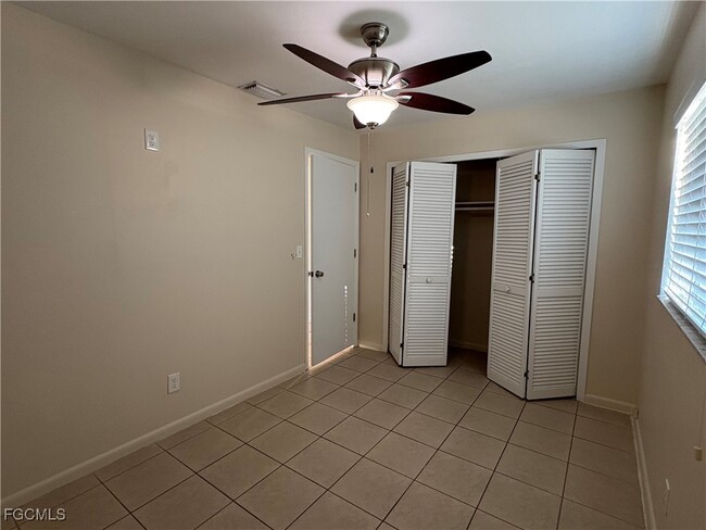 Building Photo - 727 SW 39th St