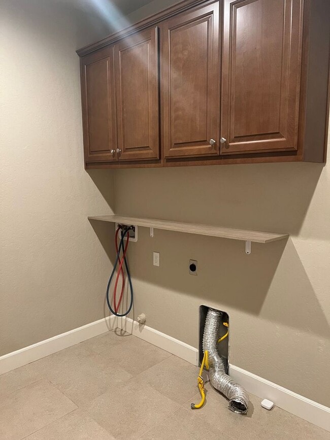 Building Photo - Charming 3 bedroom 2 bathroom with an office, located in Quail Run