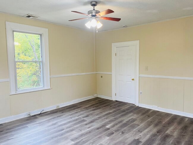 Building Photo - 7 Maple St