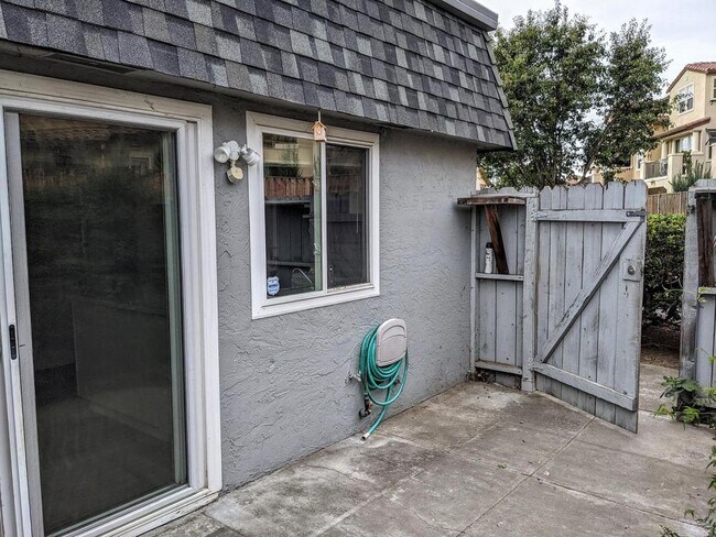 Building Photo - 2 bedroom in Fremont CA 94555
