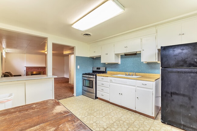 Building Photo - 1220 Binford St