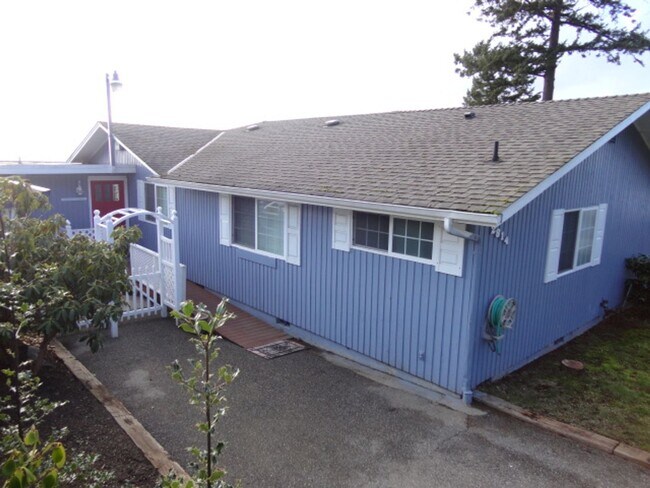 Building Photo - 2814 Mission Beach Heights Rd