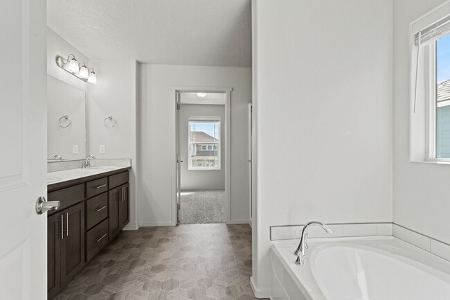 Building Photo - Stunning 3 Bed, 2.5 Bath Home in Spokane V...