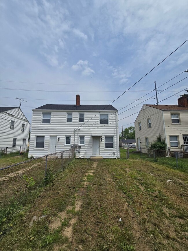 Building Photo - 1025-1027 JAMES RD