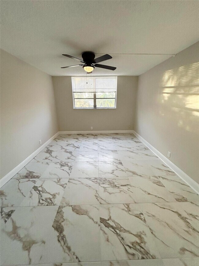 Building Photo - 406 NW 68th Ave