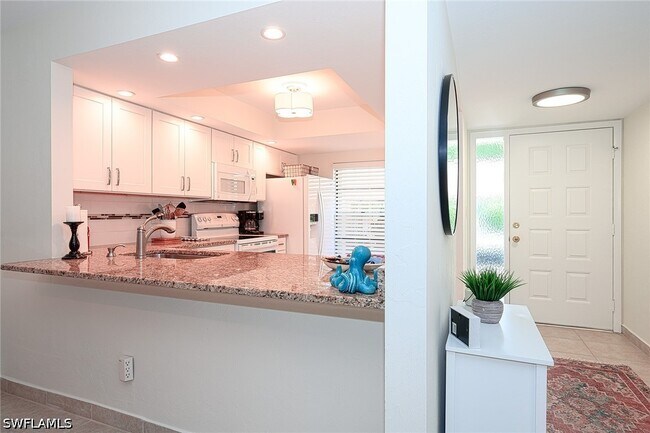 Building Photo - 135 Cypress Way E