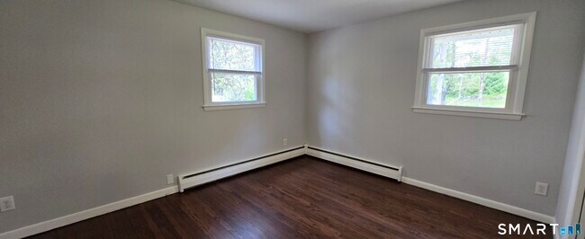 Building Photo - 63 Plumtree Ln