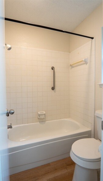 Building Photo - 6616 Parkview Ln