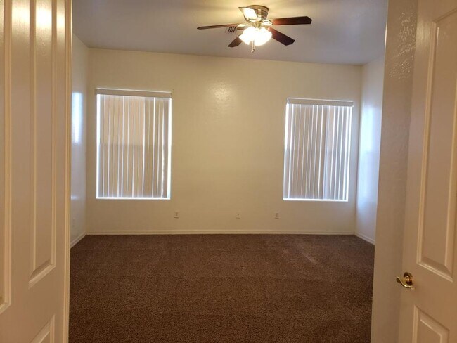 Building Photo - 760 E Indian Wells Pl