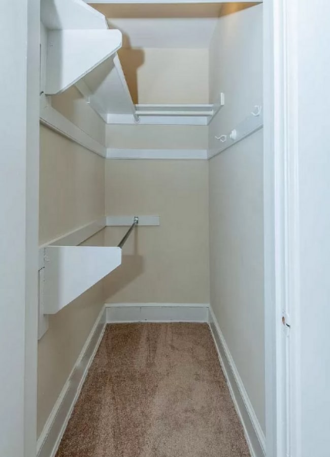 Building Photo - Dashing Dupont Circle 1 Bedroom Apt with skylights and building roof deck.