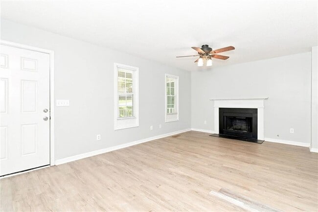Building Photo - 229 Hampton Dr