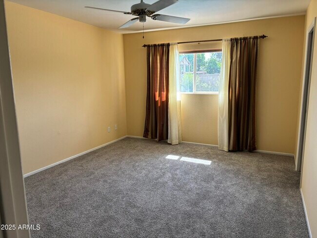 Building Photo - 3625 E Garden Dr