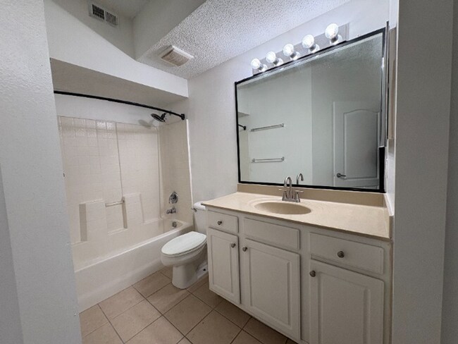 Building Photo - 3 Bedroom with Water View - Villanova at H...