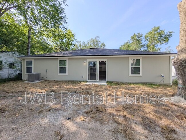 Building Photo - 3539 Rosselle St