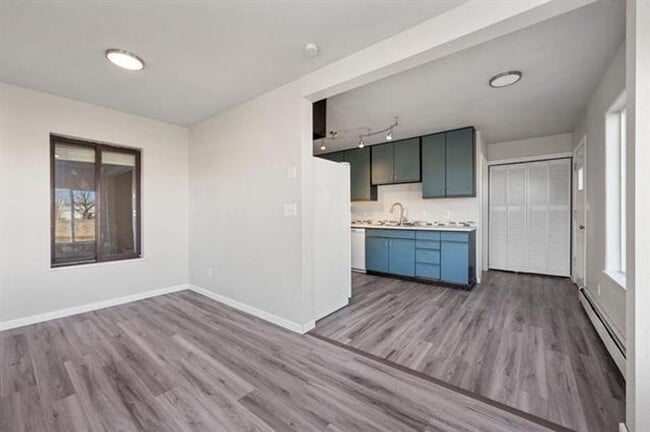 Building Photo - 3 Bed 2.5 Bath Home Available!