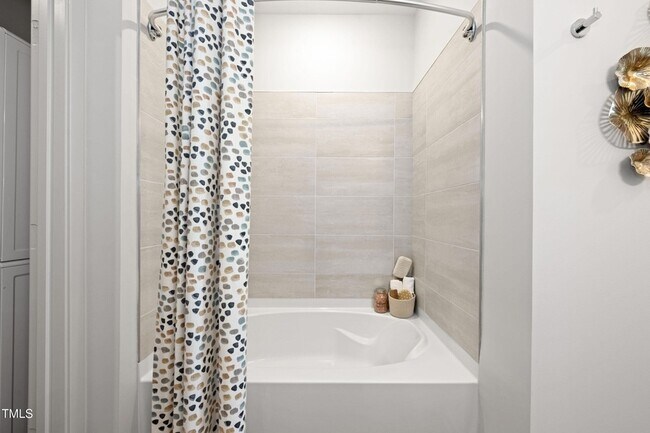 Building Photo - 211 Hammond Center Dr