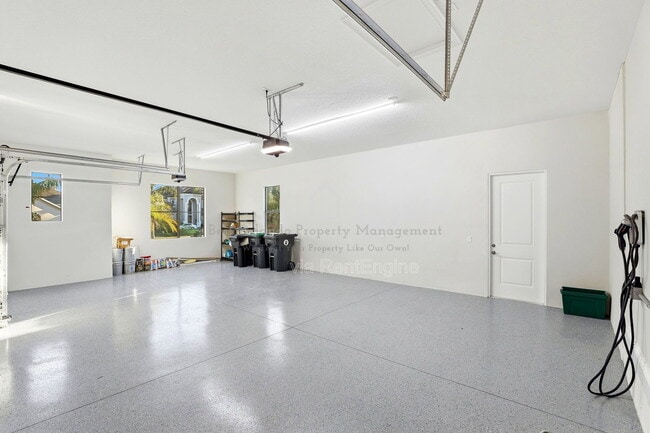 Building Photo - 705 Largovista Dr
