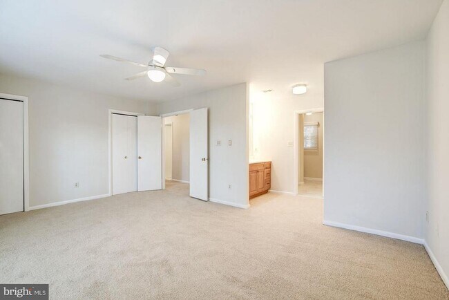 Building Photo - 9926 Great Oaks Way