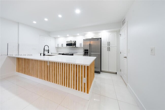 Building Photo - 3736 NE 166th St