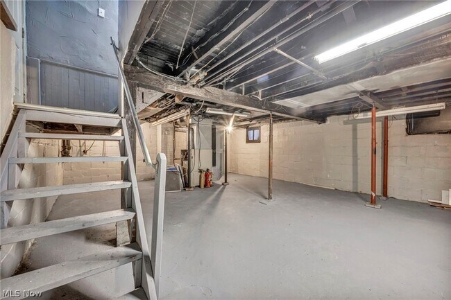 Building Photo - 960 Whittier Ave