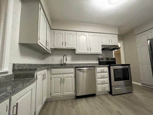 Building Photo - Raymond Avenue Bungalow