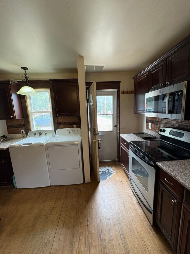Building Photo - Private Suites in a Beautiful Shared Home Near UNC & Coffee Shops