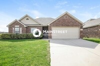 Building Photo - 3 Bedroom Pet-Friendly Home in Crowley, TX with Main Street Renewal
