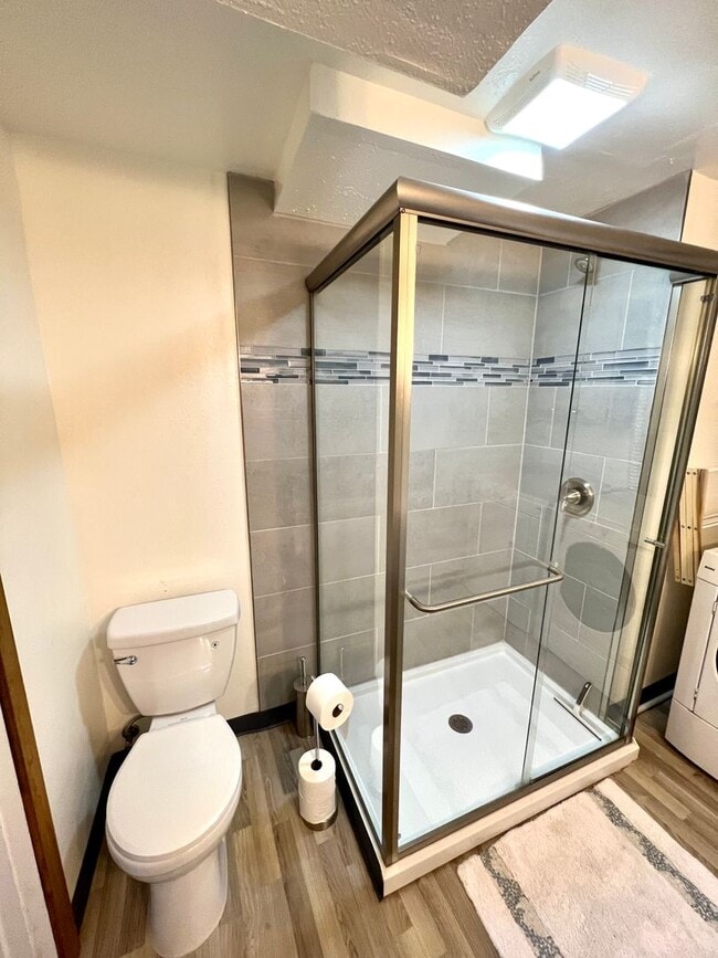 Building Photo - Pet Friendly 3 Bed 2 Bath Single Family Home With Large Garage!