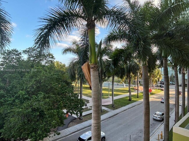 Building Photo - 2000 N Bayshore Dr
