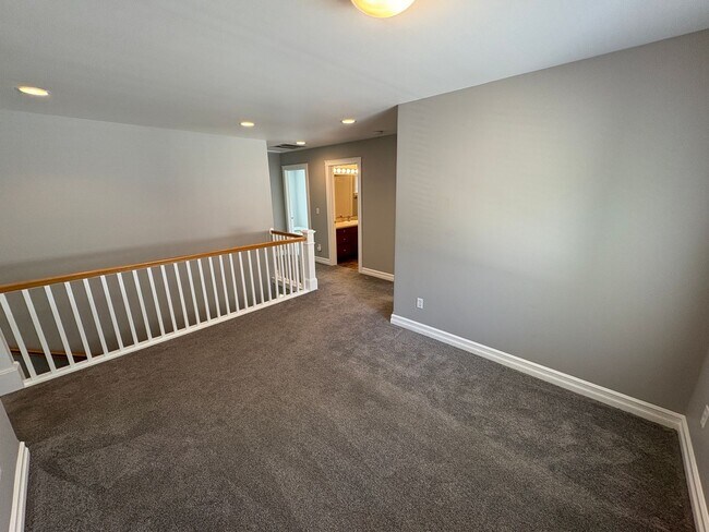 Building Photo - 2504 Fir Crest Blvd