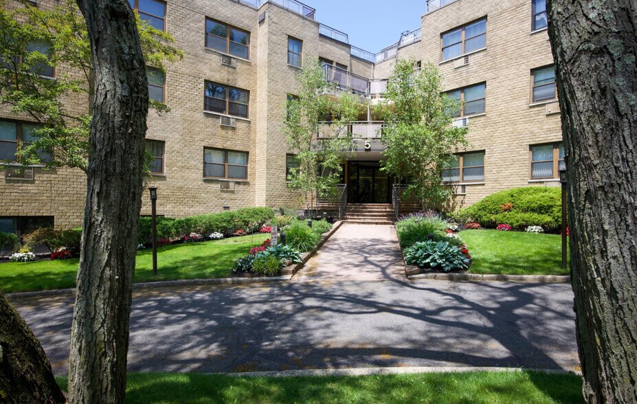 Building Photo - 5 Schenck Ave