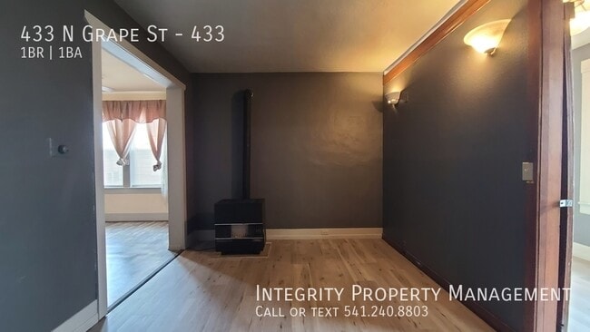 Building Photo - 433 N Grape St