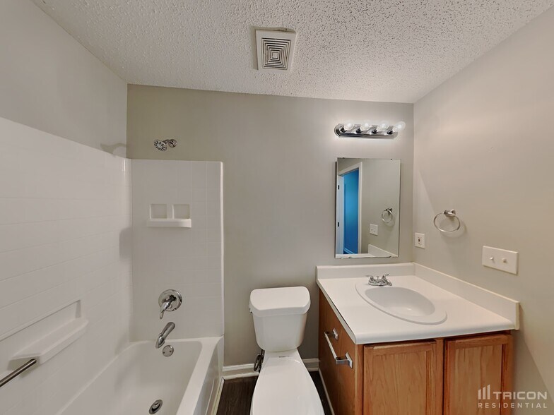 Building Photo - 105 W Waverly Pl Ct