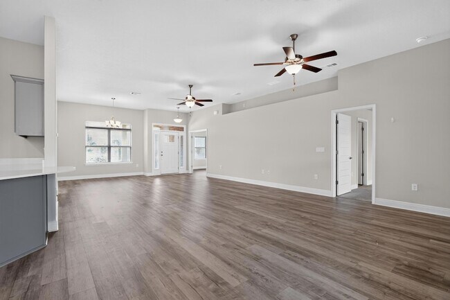 Building Photo - 5823 Crestlake Dr