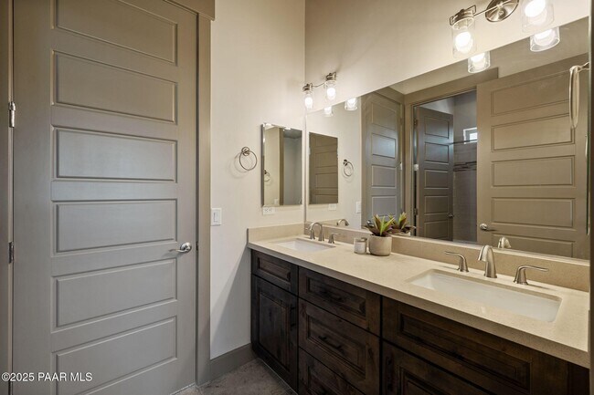 Building Photo - 12665 Gyda Cir