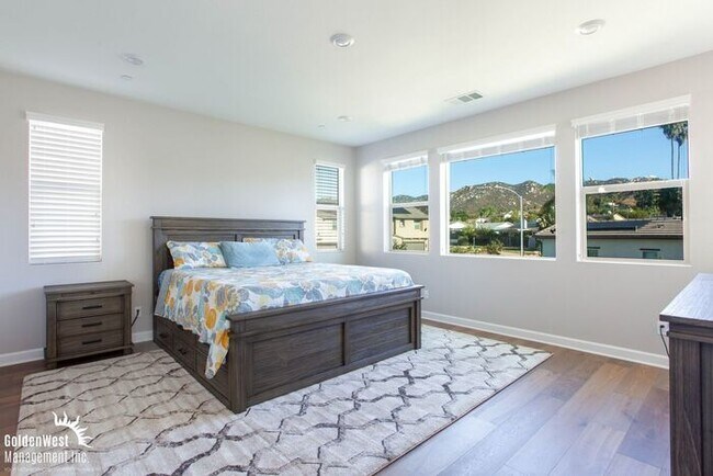Building Photo - Stunning 5Bdm 3.5Ba Home in Escondido with...