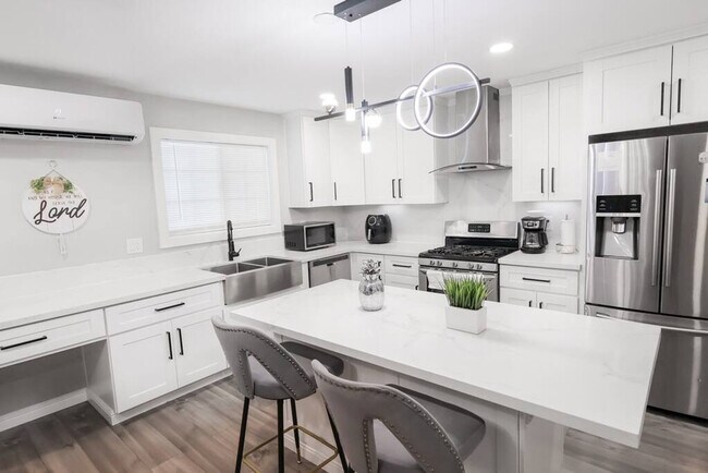 Building Photo - 1063-67 Gillespie Dr